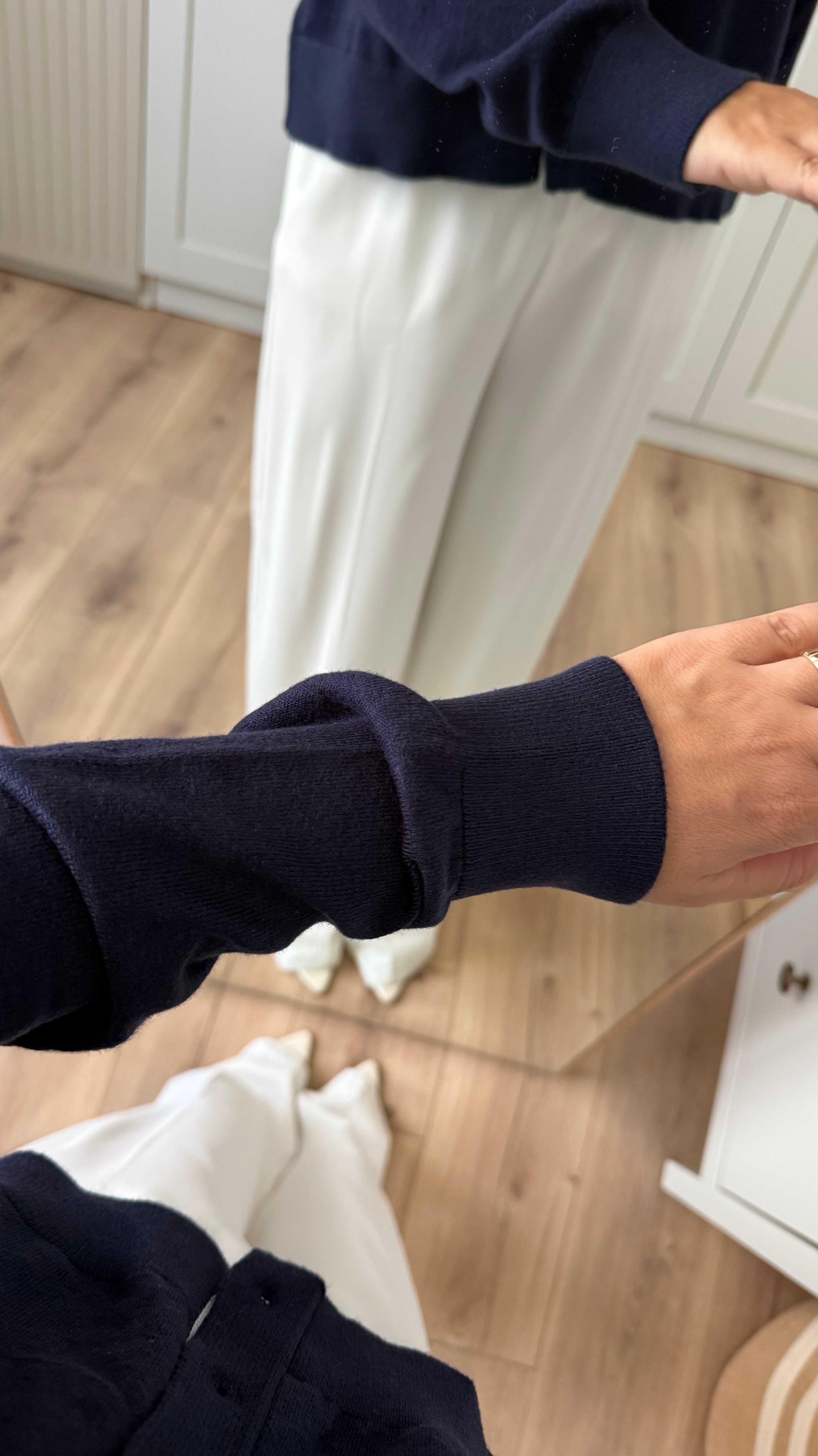 YAKASI RENKLİ OVERSİZE TRİKO HIRKA - LACİVERT