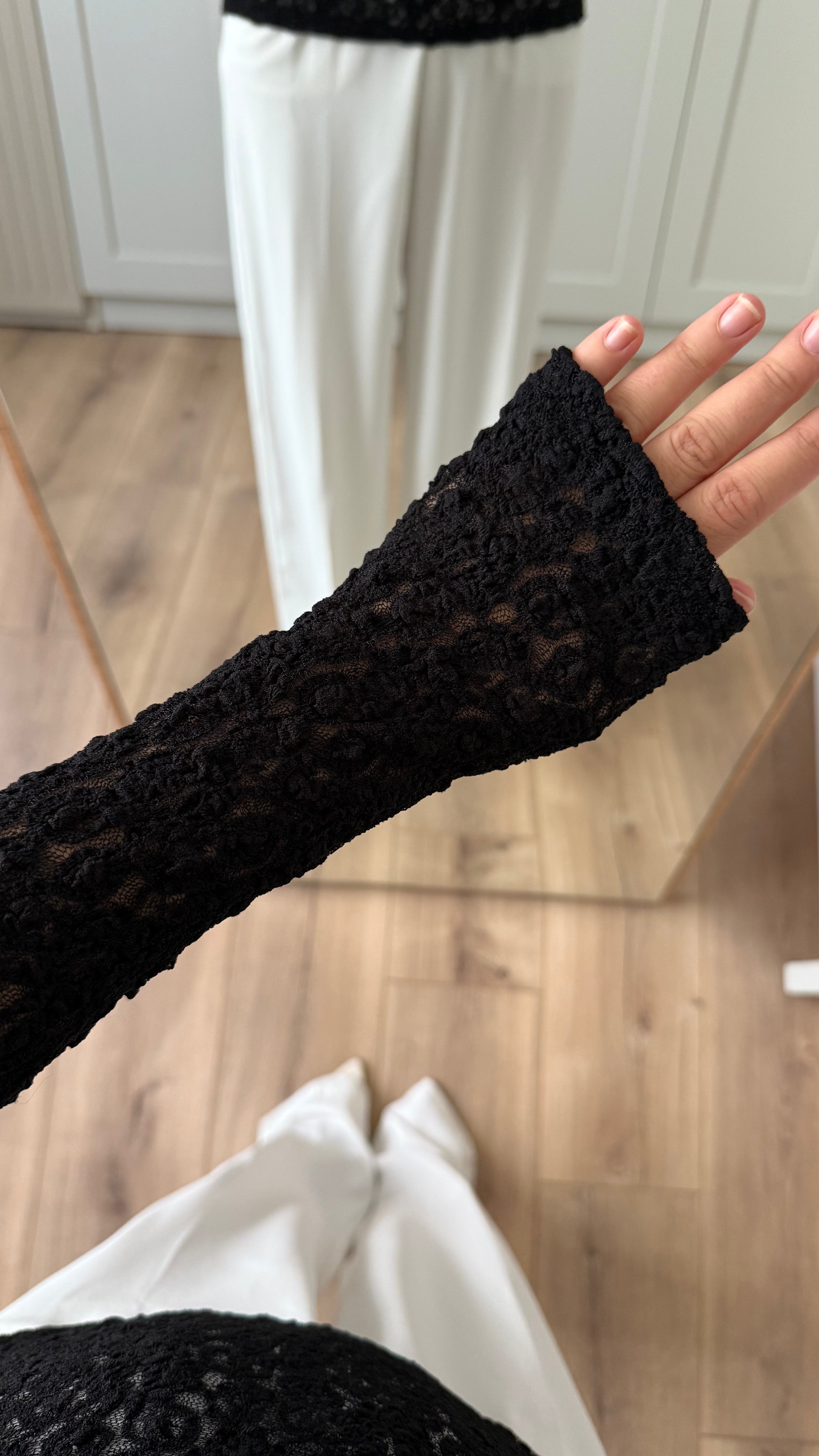 KAYIK YAKA DANTEL TOP - SİYAH