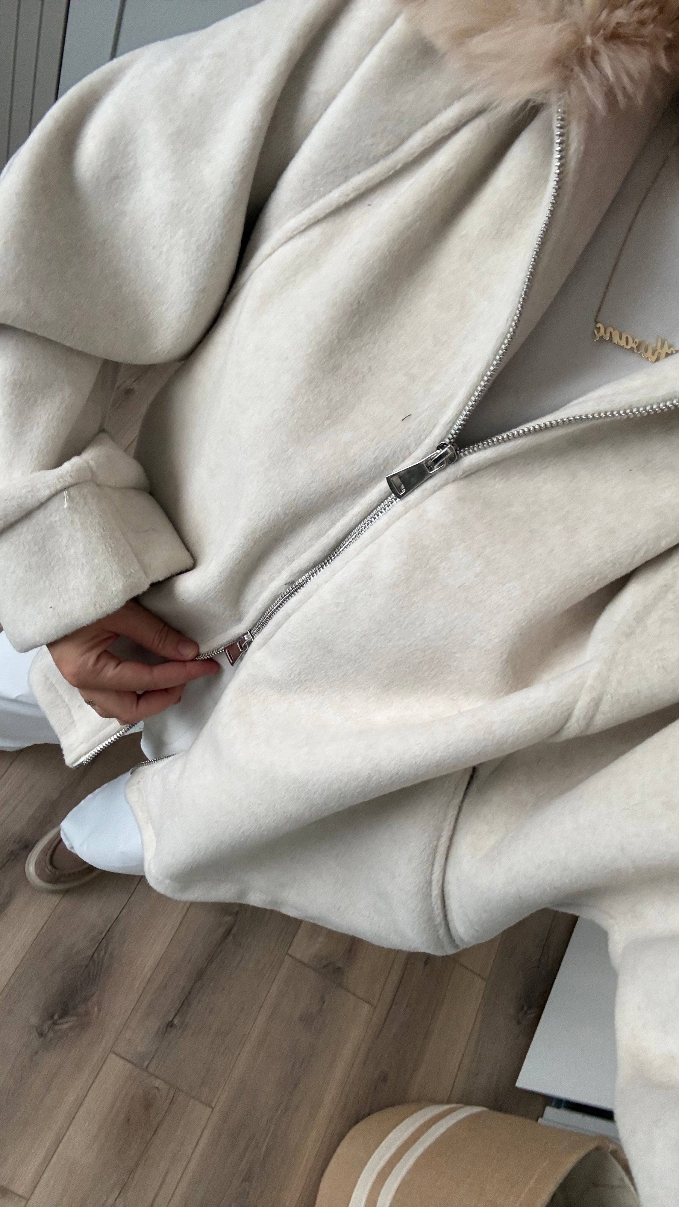 KÜRK YAKALI KAŞE MONT EKRU