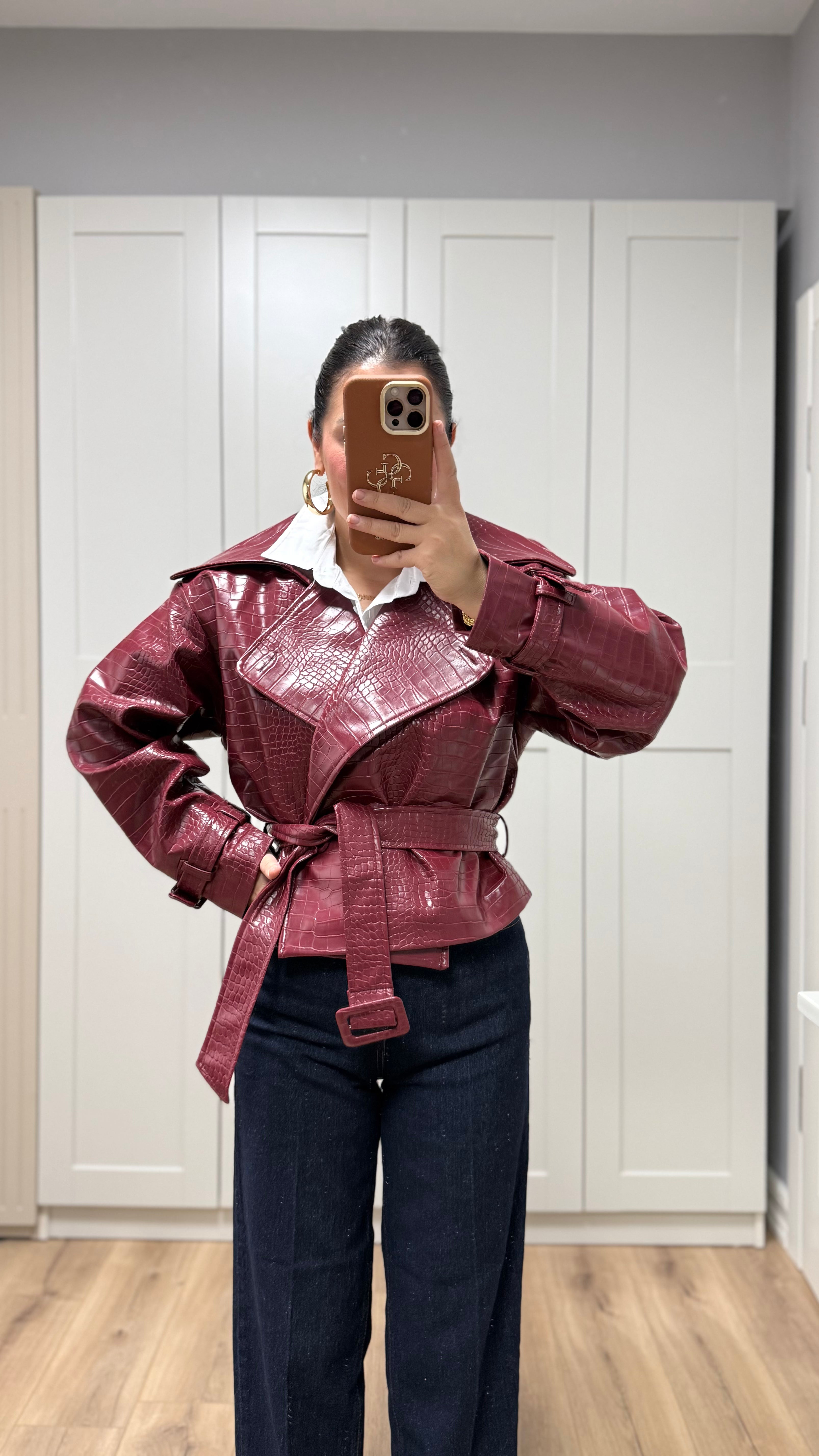 KROKODİL DESENLİ KEMERLİ DERİ CEKET BORDO