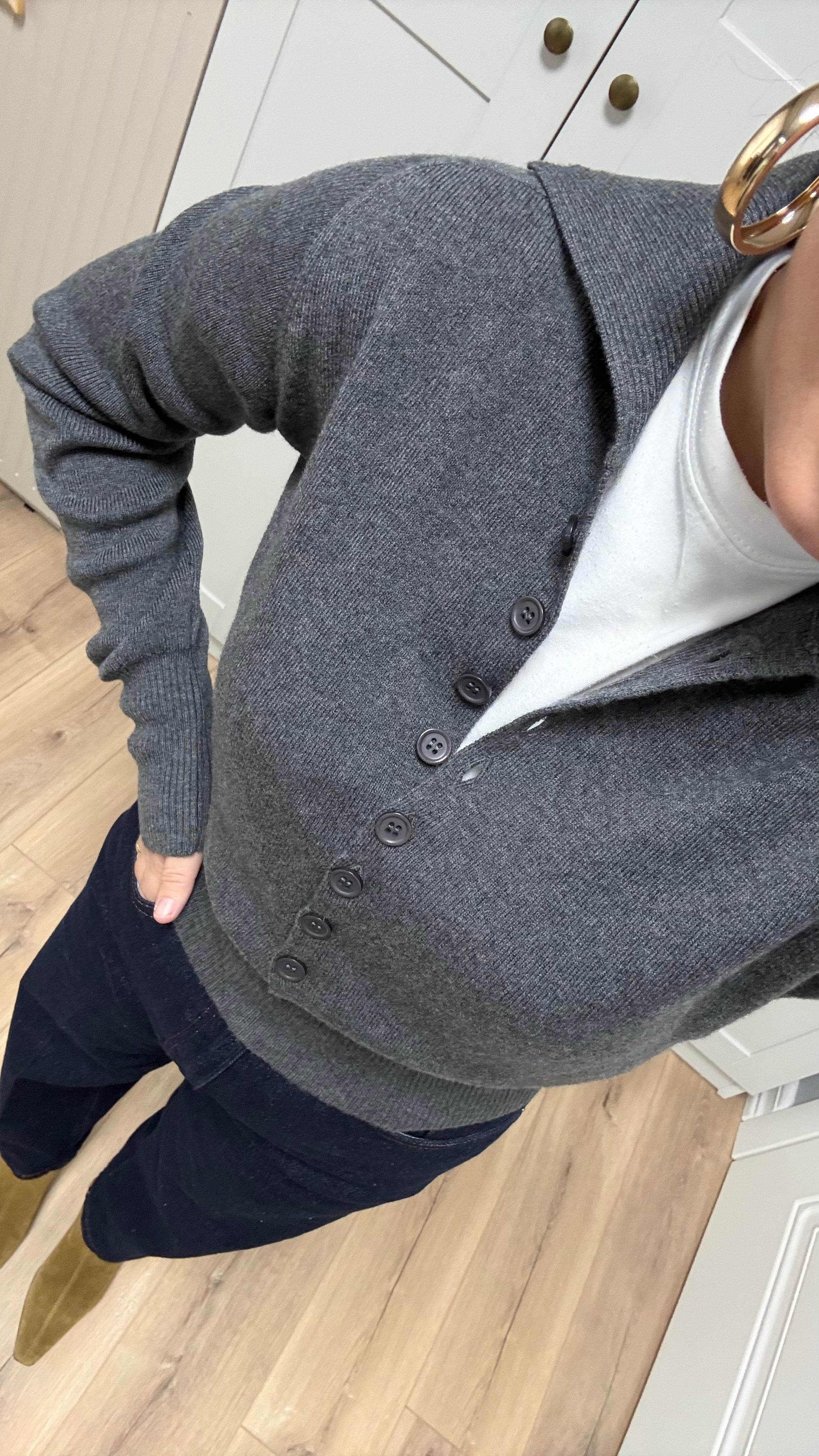 POLO YAKA DÜĞMELİ GRİ BLUZ