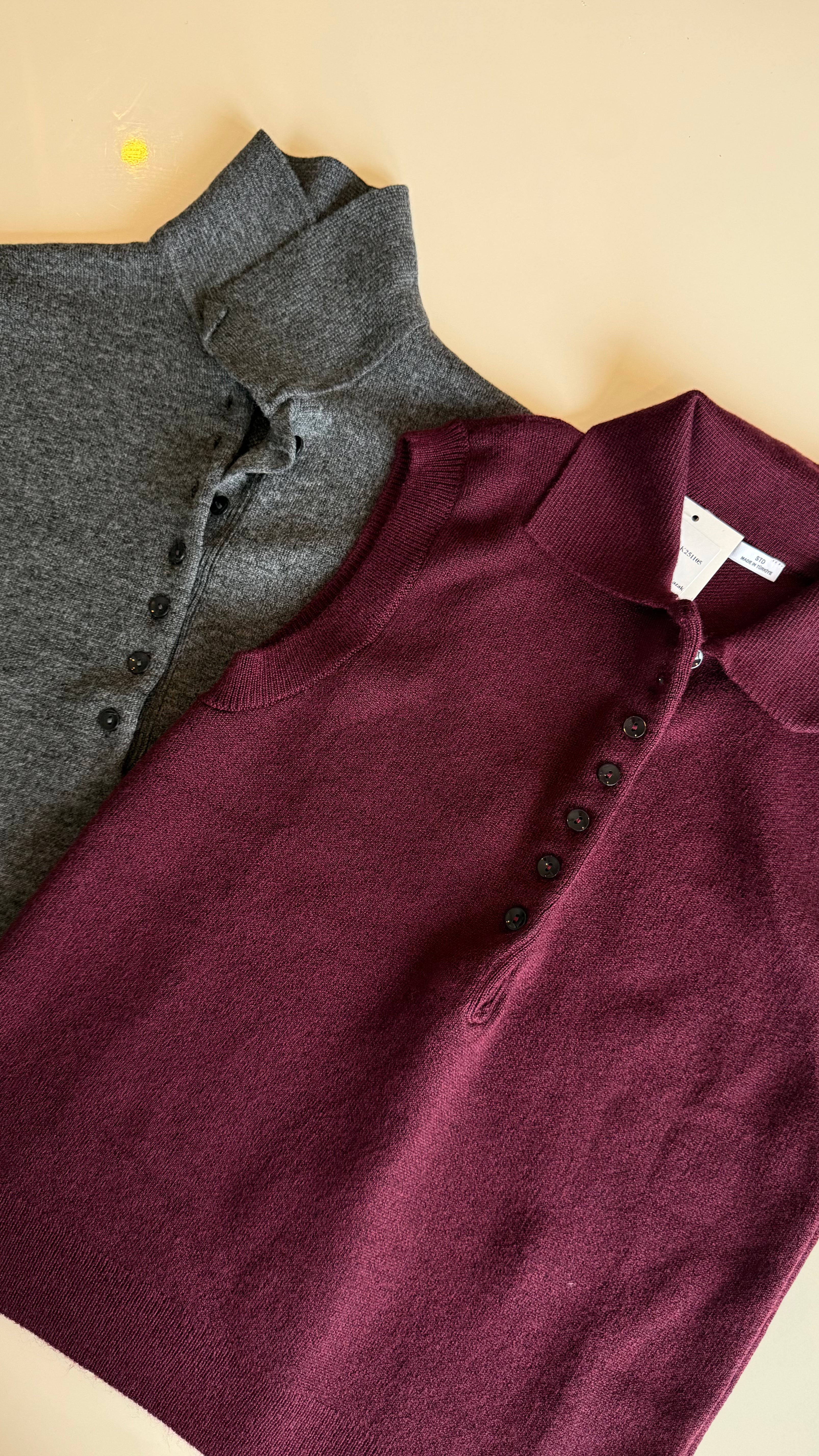 YAKALI GRİ DÜĞME DETAYLI SÜVETER