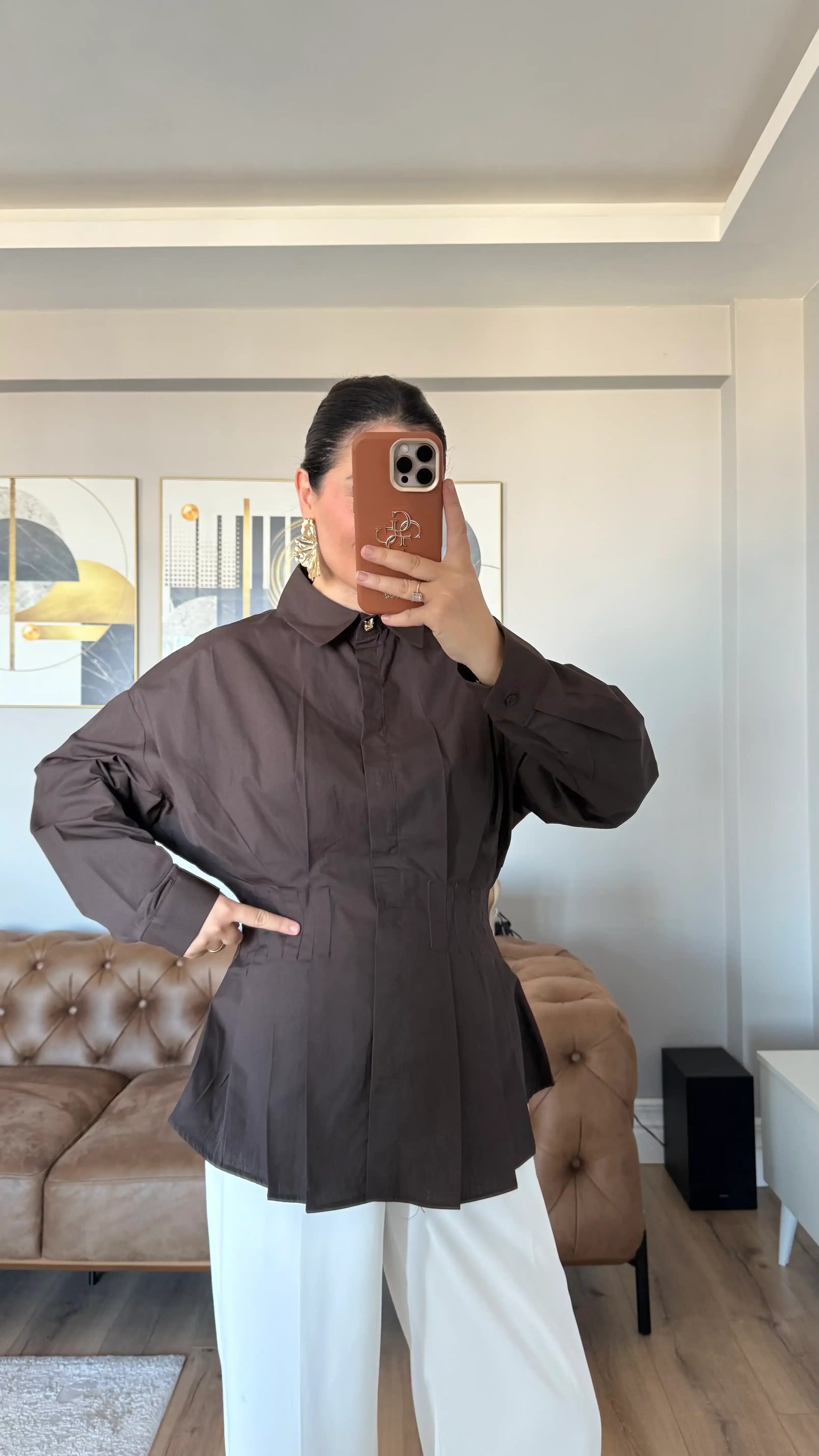 KAHVE BEL PİLELİ GOLD DÜĞME DETAYLI TASARIM GÖMLEK