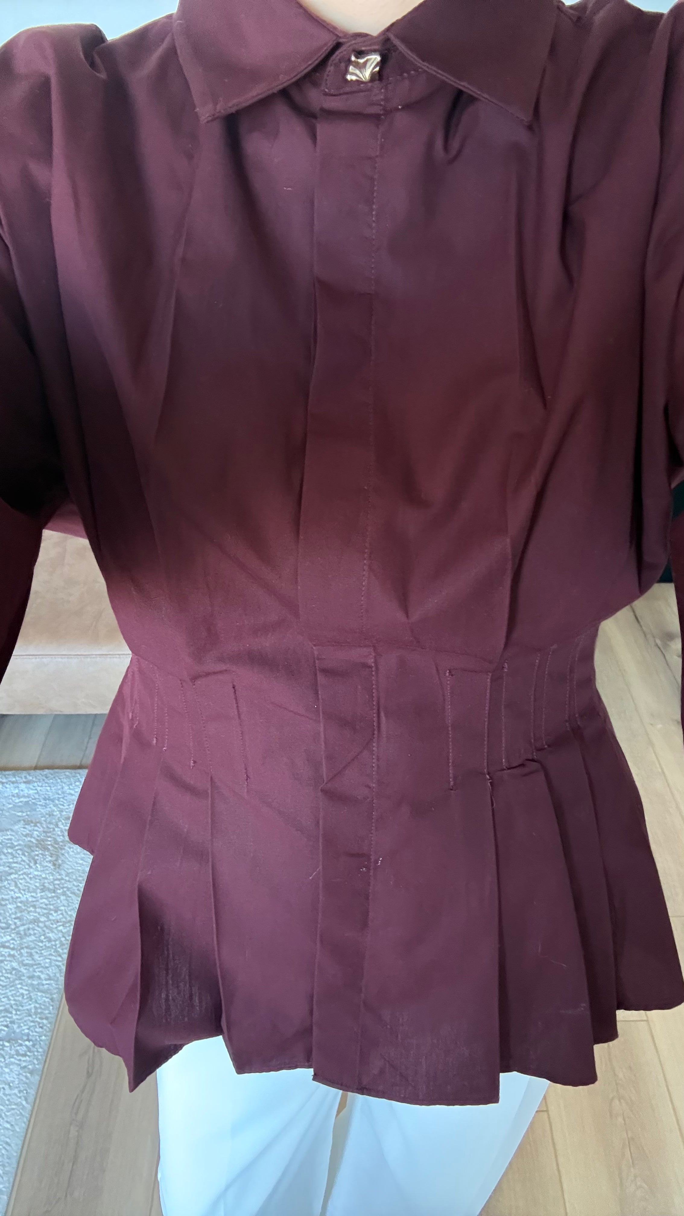 BORDO BEL PİLELİ GOLD DÜĞME DETAYLI TASARIM GÖMLEK